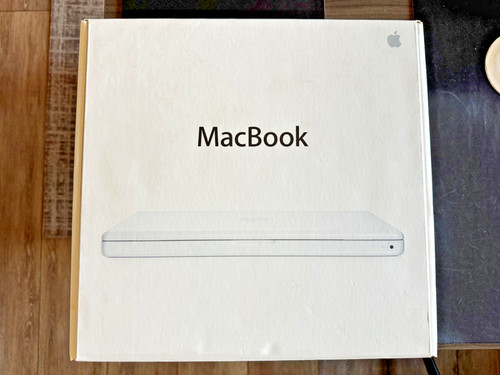 Apple macbook white - apple,